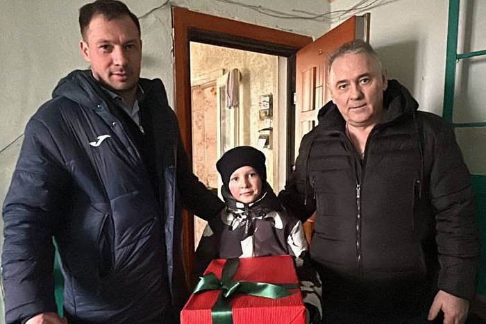 Александр Соколов исполнил новогодние мечты детей из Запорожья 