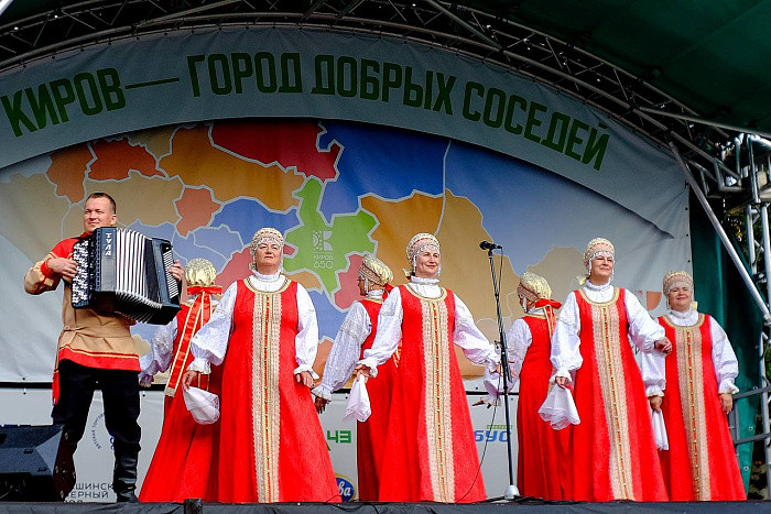Гости из Архангельска  представили в Кирове коллекцию свадебных костюмов