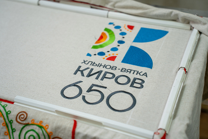 Кировские мастерицы представят вышитую карту Кировской области на всероссийском фестивале