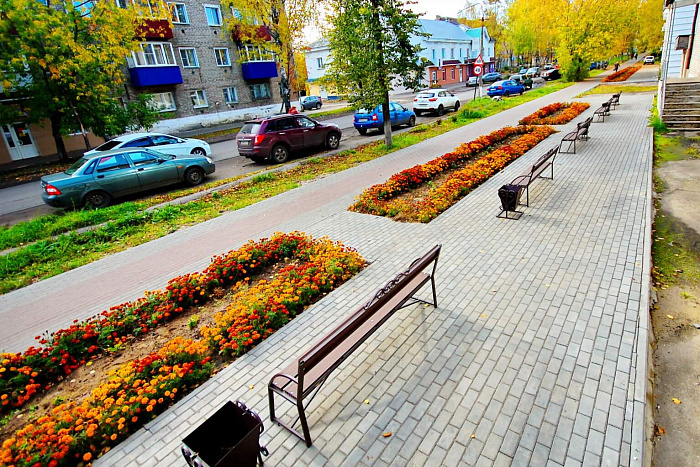 В Кирсе благоустроили тротуары и создали велопарковки у школ